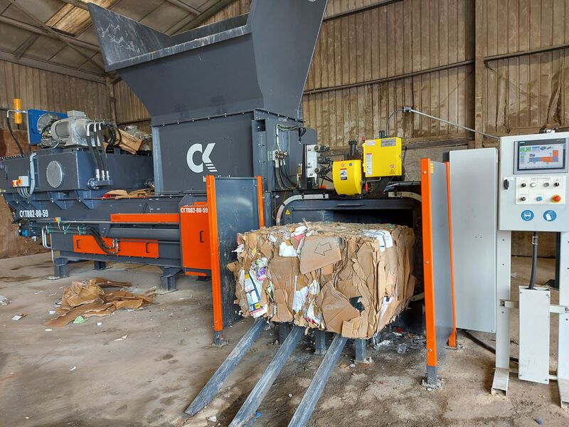 TR82 2-ram ballepresse - ReTec 4