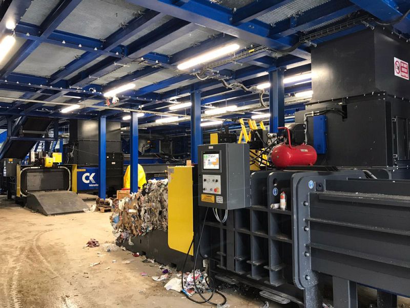 TR82 2-ram ballepresse - ReTec 12