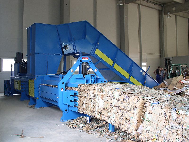 Presning af papballer - kanalballepresser