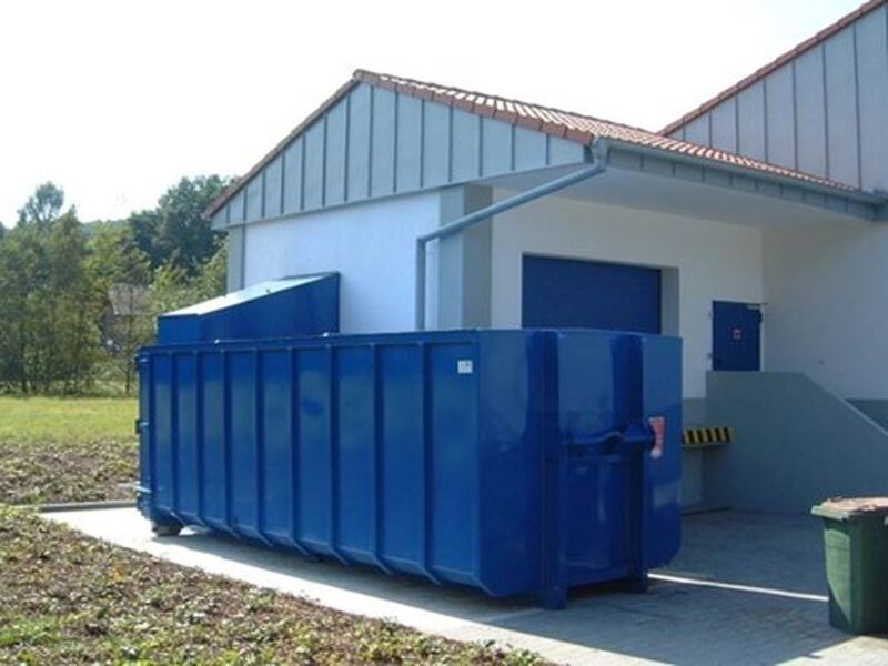 Skruekomprimator med indkast i siden