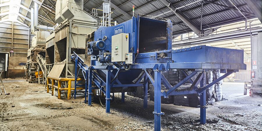 Balleåbner fra ReTec åbner baller hos Aalborg Portland