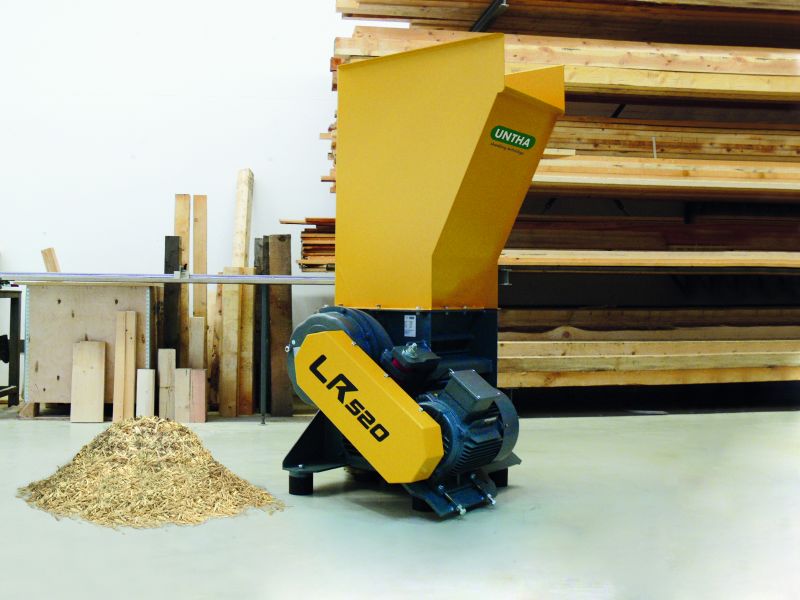 Neddeling af træaffald - LR520 - produktionsspild