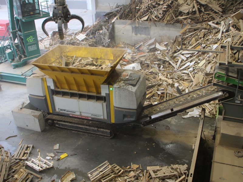 XR mobil - på larvefødder - neddeling af affaldstræ