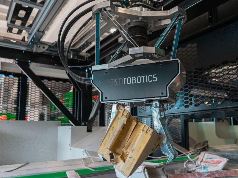 ZenRobotics heavy picker arm - plast